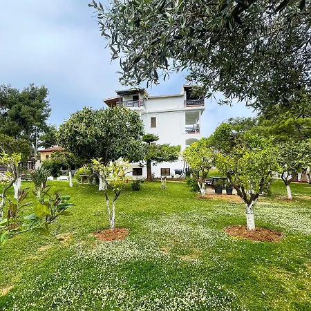 Malakassis House *