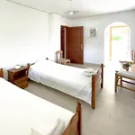 Malakassis House *