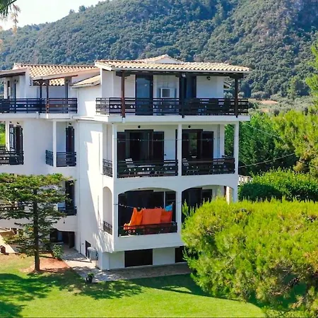 Malakassis House アパート