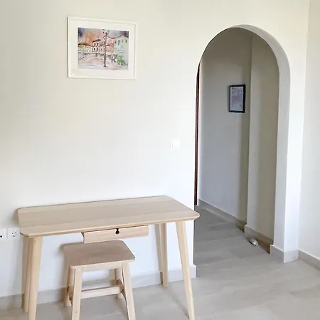 Malakassis House アパート